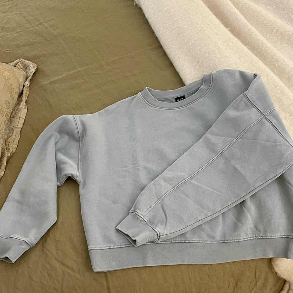 GAP women s light blue Crewneck Sweatshirt. Size XS. NWOT